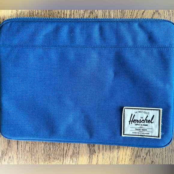 NWOT: Herschel - laptop sleeve - 13 inch - Picture 1 of 5
